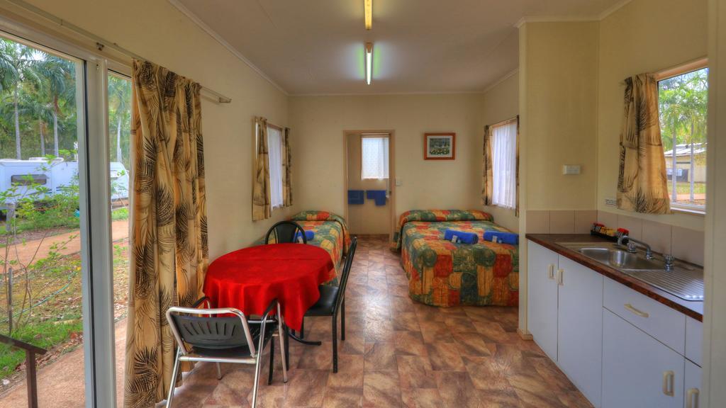 Batchelor Holiday Park Habitación foto